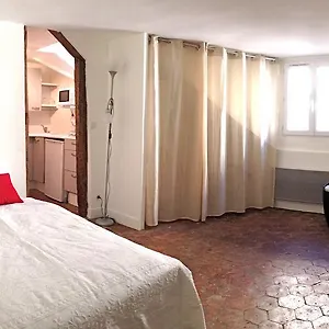 Appartamento Place Du Marche St Honore, Parigi