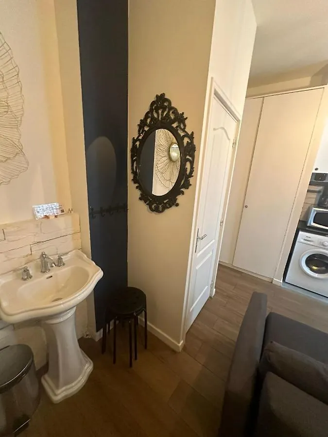Super Location Meets Charming Studio -Ecole Militaries Champ De Mars - 7Th Arrondisment Apartment Paris France
